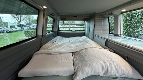 Compleet uitgerust met keuken, bustent & fietsenrek – 4p Volkswagen campervan from 2015