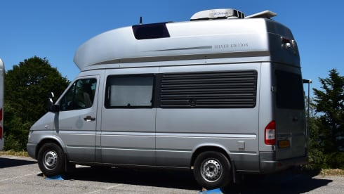 James Cook – Nice 4-person camper van: Adventure with comfort