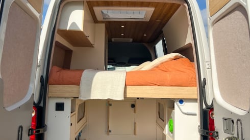Luxe Off grid Camper - VW Crafter