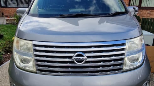El – 2/3 berth Nissan Elgrand campervan with pop up roof