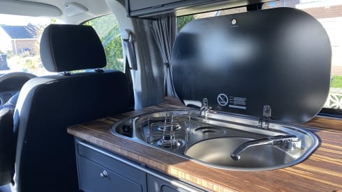 Roxy – VW T6 LWB Manual sleeps 4