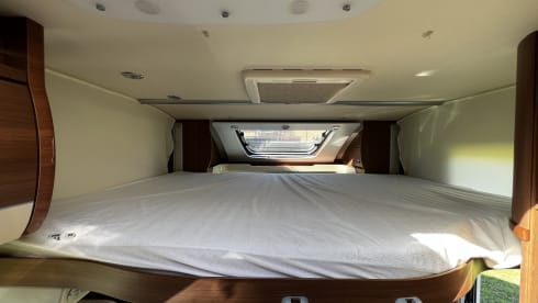 13 LMC T742 – LMC T742 semi-integrated camper 2020