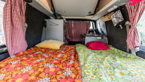Menoenie – 4-person Volkswagen camper van