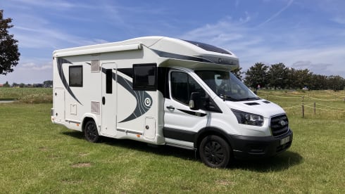 Luxus-Wohnmobil Chausson 720 – 6 Schlafplätze, Hubbett, Klimaanlage & Solaranlage