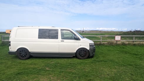 Big Dave – VW Transporter LWB - Perfect van for your first camping trip! Dogs allowed!