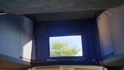 Pop top fun – 4 berth Renault rooftop from 2016