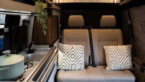 Meeko – 4 Berth Volkswagen T6.1 Campervan 