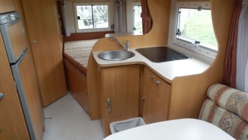 Welcome 74 – Nice 2-person Chausson "freedom and comfort on wheels" for B driving license