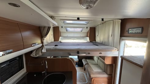 Spacious 4-5 person camper, Fiat Ducato- Adria Matrix 