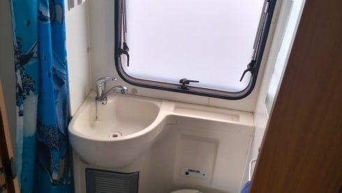Mycamper – 6-seater attic camper with air conditioning