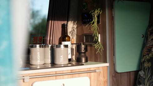Pretty Green – Volkswagen campervan met 2 slaapplaatsen uit 2006