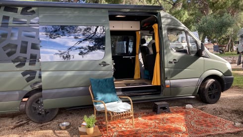 GREENLIFE – Mercedes Sprinter, very spacious attractive camper, 7 meters