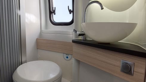 2p Adria Twin bus from 2023 - Free transfer from/to the airport