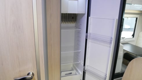 Chausson C656 Alcove, 6 Seats/Berths
