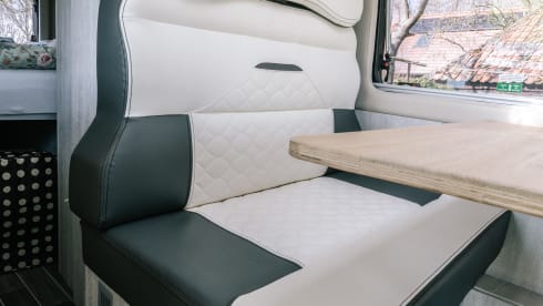 Jackie's hut – Beautiful Peugot Camperbus, 150 HP