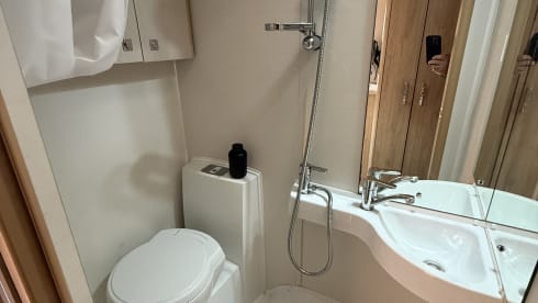 Our Molly – 6 berth Peugeot alcove from 2015