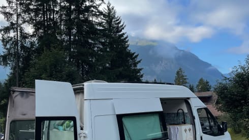 Sunny ☀️ – Off grid Ford bus