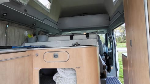 Nuggie – 4-5 seater 2008 Ford Nugget with high roof 