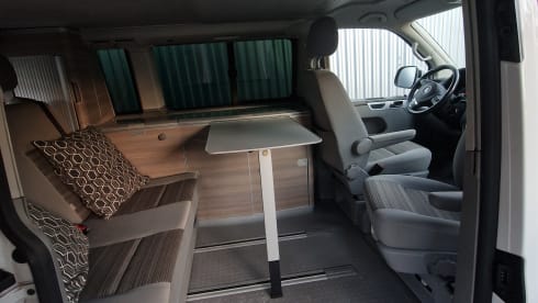 CJ – Volkswagen California 2013 with invertaris