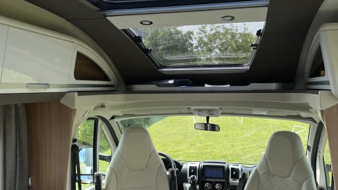 De luxe kampeerders  – 2-person Adria Coral 600SL Plus from 2020