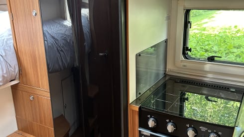 4p Adria Matrix M680SP semi-integrated from 2010