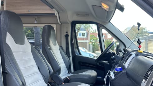 Koosje – 2-seater Sunlight bus from 2021