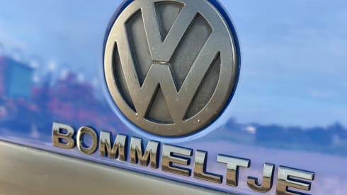 Bommeltje VW T5 met extra ruime leefruimte door verlengde versie. Uniek in de verhuur!  – VW T5 extended version with large lifting roof  