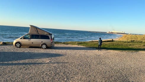 2-person Mercedes-Benz campervan from 2011