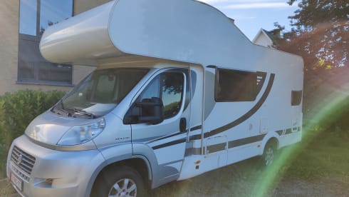 Nice handy camper for 5 to 6 people for rent