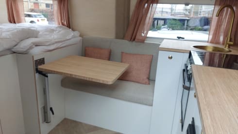 Koos – Large bed for the taller camper - Off-grid Fiat Ducato 