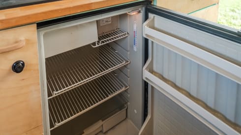 Stef – Cozy Off-grid Mercedes Campervan