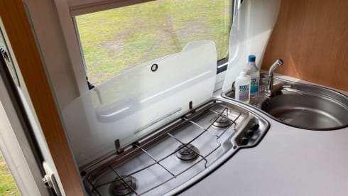 Knausie – Neat, Compact Four-person (family) Camper with two fixed beds