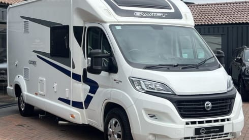 Robyn – Robyn - 6 Berth Luxury Motorhome