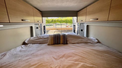Freeda – Luxury off-grid Hymer (4p) roof tent