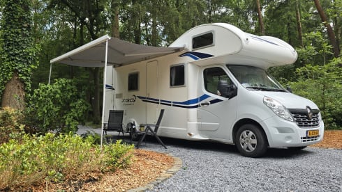 New spacious alcove camper with 7 sleeping places and air conditioning in the house.