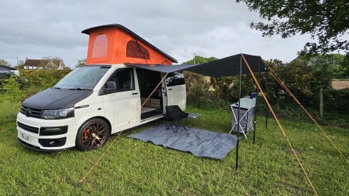 Stan – 4 berth Volkswagen campervan from 2008