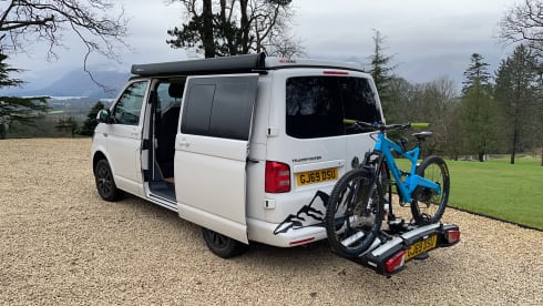 Atemberaubender VW Transporter T6 Highline Wohnmobil bereit für Ihre Abenteuer