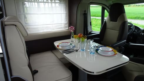 Max – Travel pleasure and freedom rent: mobile home for 5 people