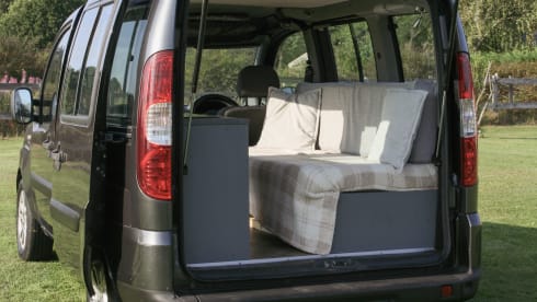 Marvin Grey – Off-Grid-Festival-tauglicher Mini-Camper 