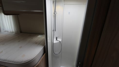 Luxe 4-Persoons Camper – Comfortabel & Zorgeloos Op Avontuur!  – 4p Fiat semi-integrated uit 2019