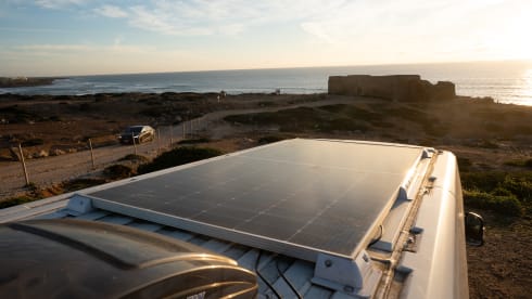 Zonnewijzer – Winter-Proof Off-Grid Campervan with Solar, Nespresso, Oven and more!