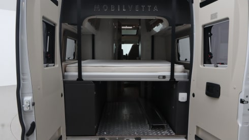 Beautiful Mobilvetta Admiral 6.5 (Sunflower)