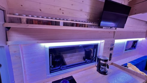 Trekker – Peugeot Boxer Electric Bed/Lithium powered/off-grid  2Berth