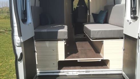 Bronckhorst Grijs – Beautiful Sun Living with length beds - Bronckhorst Campers
