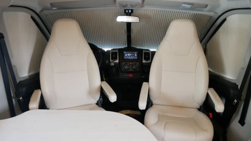 Bürstner Ixeo 734, Queen bed, Lift bed!!