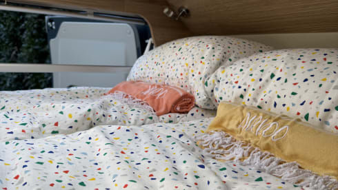Arkoo – Year-round, off grid, 4/2 berth home from home