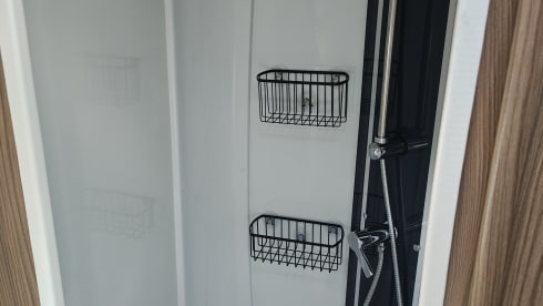 Leofran Roamulus – Roulotte Swift semi-integrata a 2 posti letto del 2018