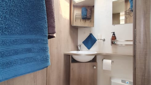 luxurious 4-person Bavaria Arctic integral from 2014