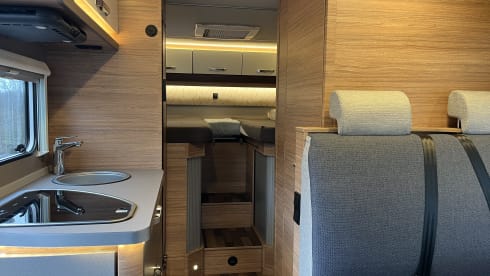 Very new and luxurious 4 person integrated camper Weinsberg CaraCore 650 MEG