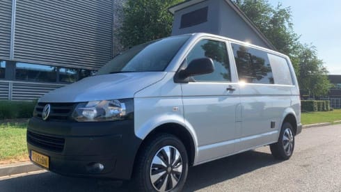 2p Volkswagen campervan uit 2015